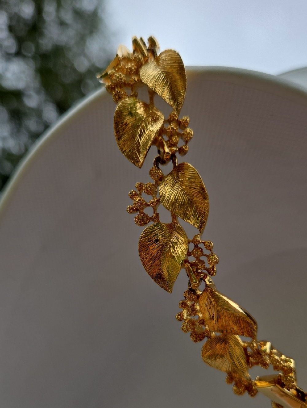 Napier Vintage Gold plated Elegant Gold Leaf Link Necklace - Picture 11 of 16